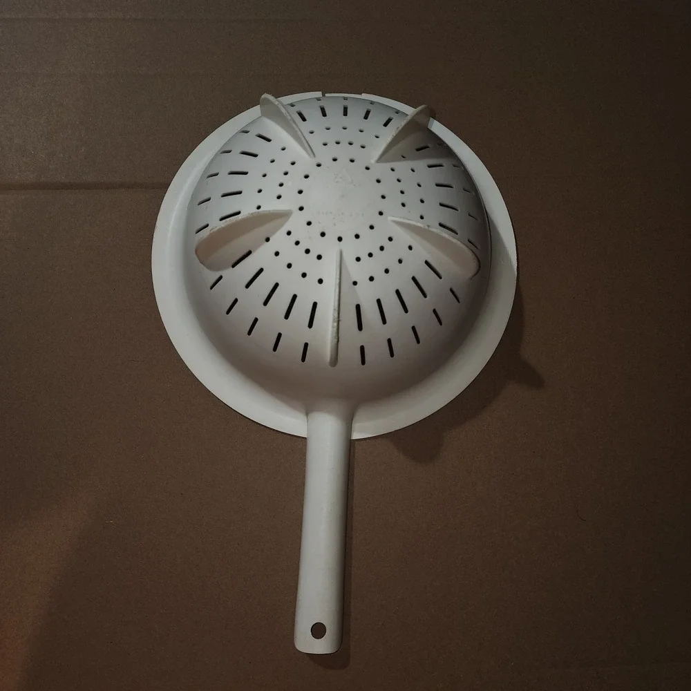Tupperware Vintage White Plastic Handheld Colander Strainer with‎ Hook 1529-4